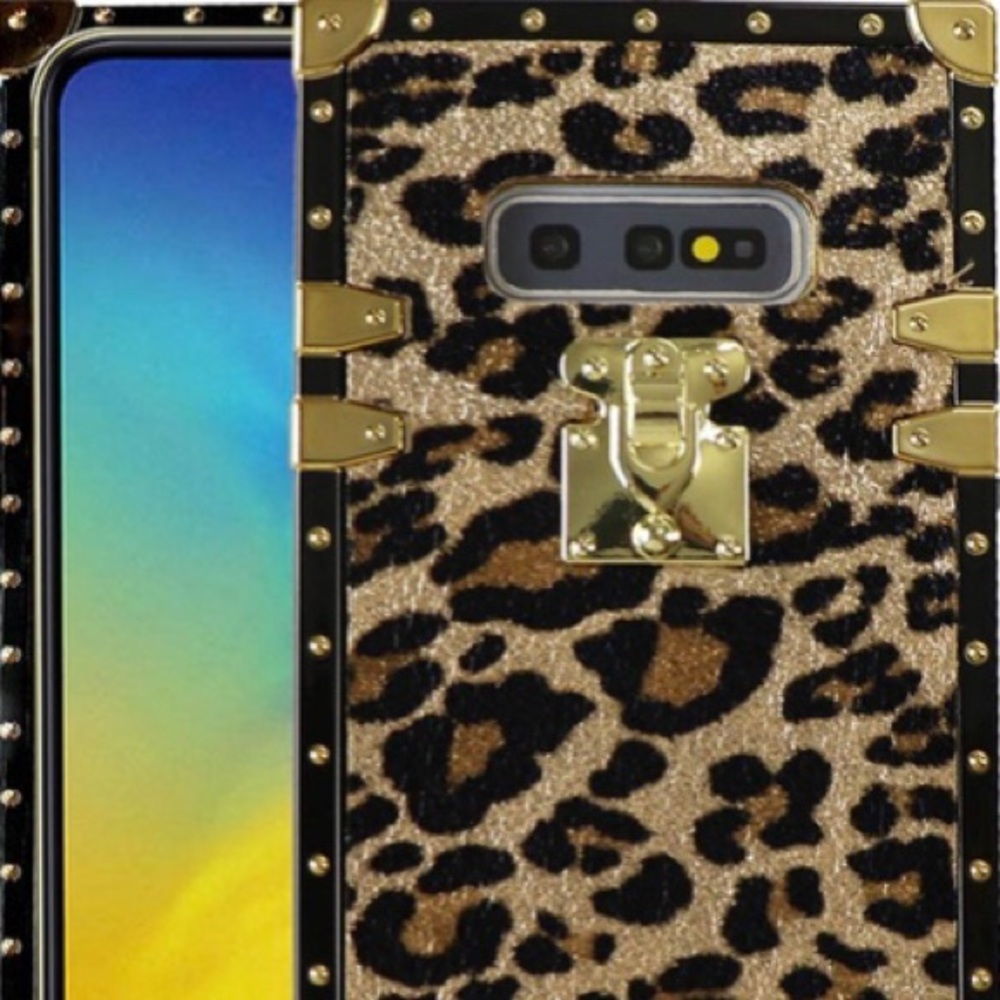 Brand New Galaxy s10e Phone case. Never opened